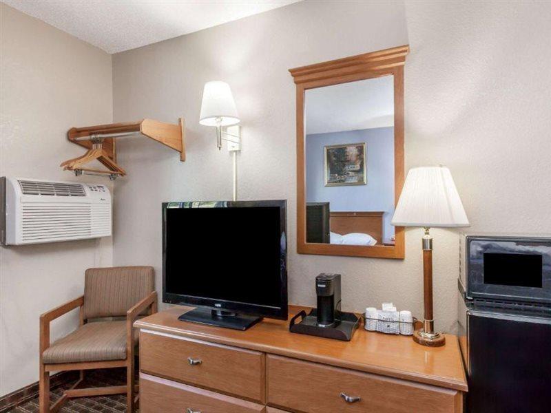 Super 8 By Wyndham Johnstown/Gloversville Extérieur photo