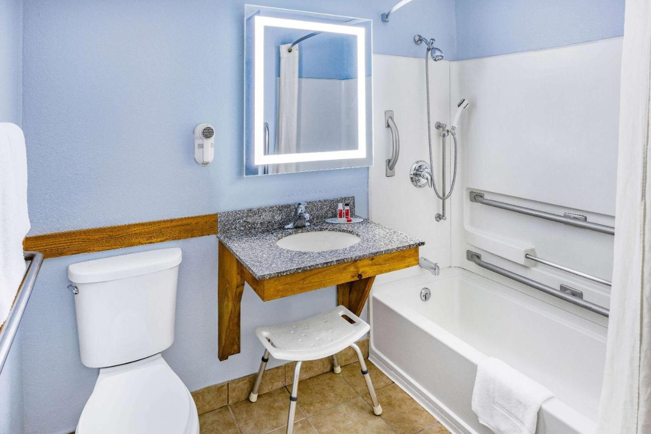 Super 8 By Wyndham Johnstown/Gloversville Extérieur photo